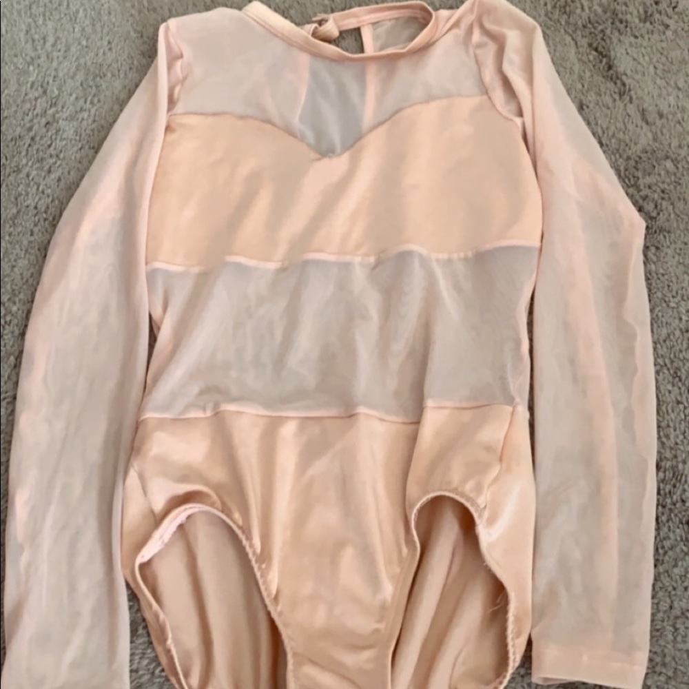 12/14 apricot color leo dance
